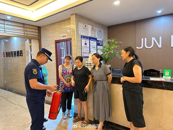 精准服务筑牢防线 多措并举为辖区经营场所提供消防安全技术指导与宣传培训